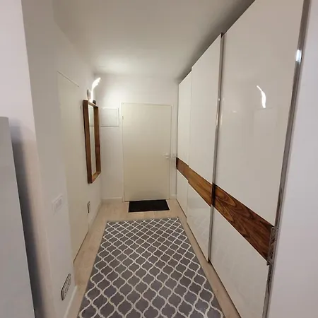 White Free Parking Self Check-inn