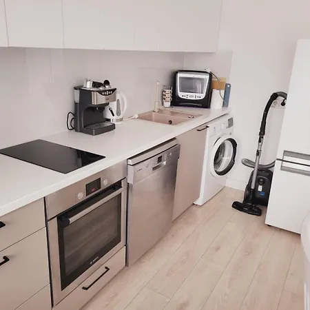 White Free Parking Self Check-inn Apartmán *