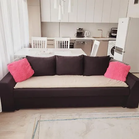 White Free Parking Self Check-inn リガ