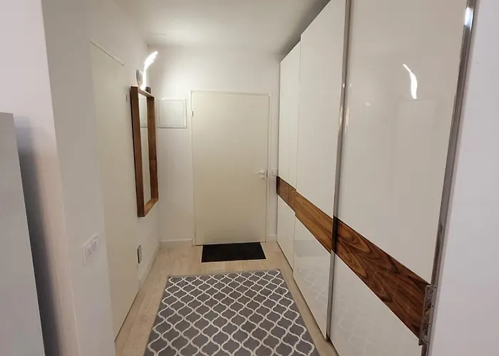 White Free Parking Self Check-inn