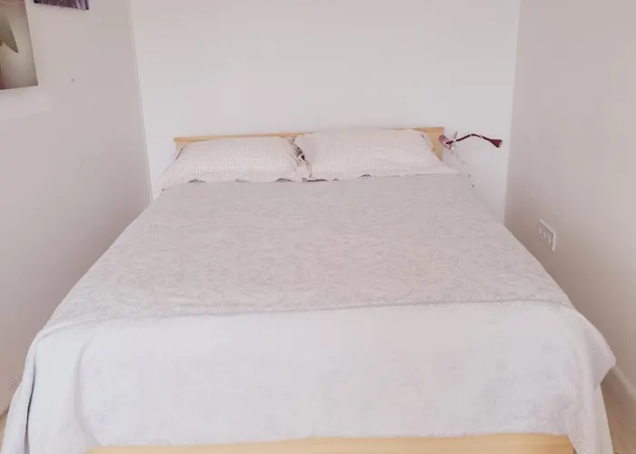 White Free Parking Self Check-inn Апартаменты