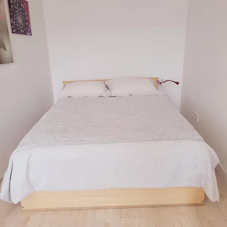 White Free Parking Self Check-inn Apartman